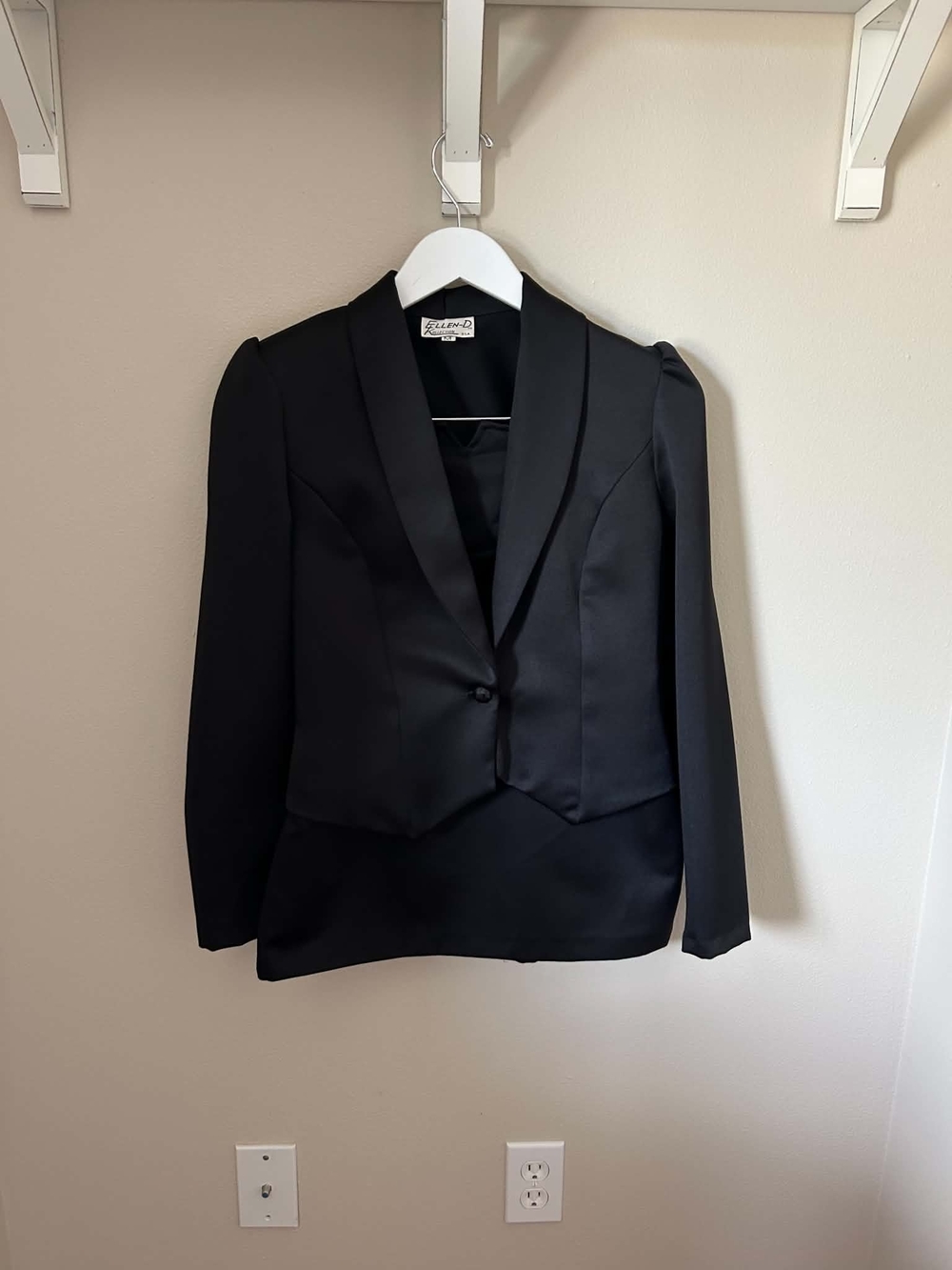 Ellen-D Women's Black Tailored Blazer And Skirt